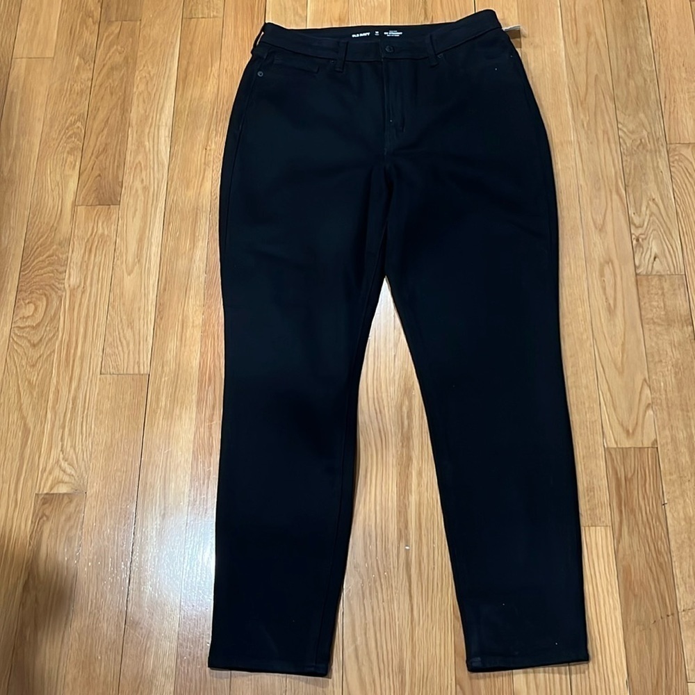 NWT women’s black high-rise OG straight built -in warm jeans size 14.